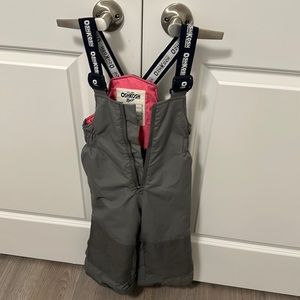 Oshkosh snow pants fits 4 years old girls.